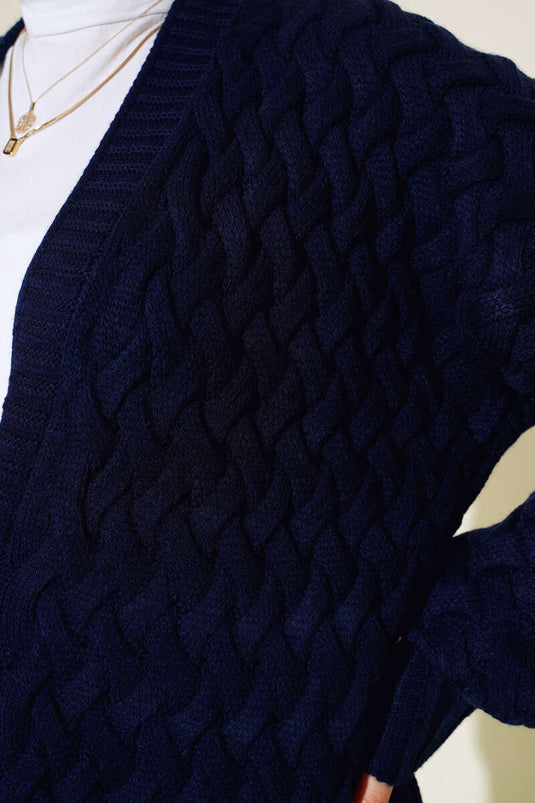 Langer Cardigan im Korbstrickmuster mit durchgehender Knopfleiste, Marineblau