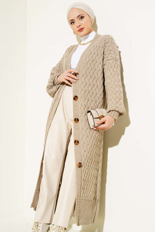 Langer, geknöpfter Cardigan in Korbgeflechtoptik in Erdtönen