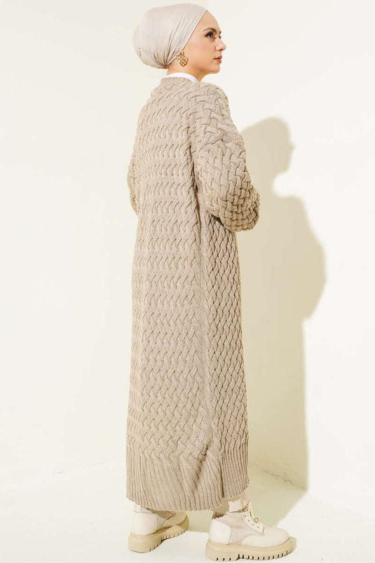 Langer, geknöpfter Cardigan in Korbgeflechtoptik in Erdtönen