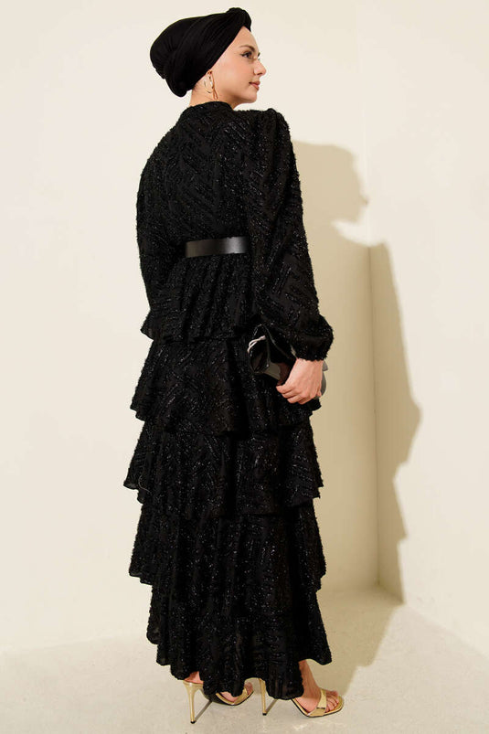 Robe de soirée noire à boutons et paillettes superposées