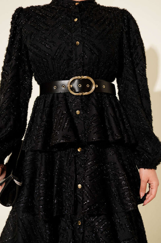 Robe de soirée noire à boutons et paillettes superposées