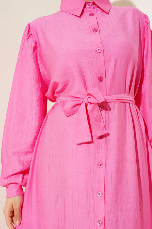 فستان وردي بأزرار