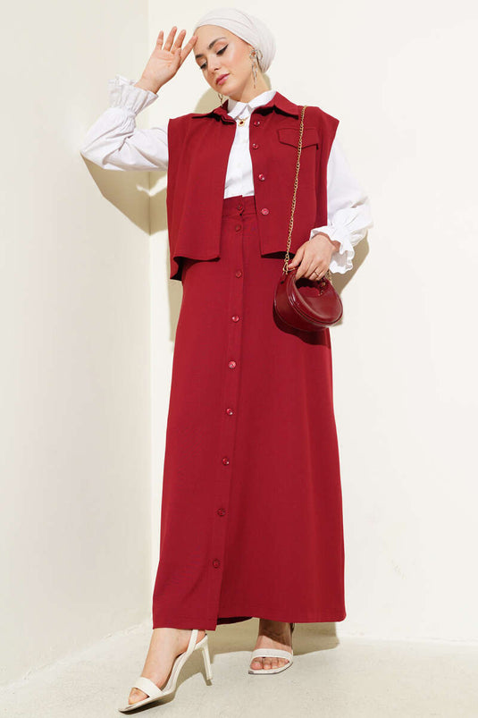 Ensemble deux pièces bordeaux : gilet et jupe boutonnés