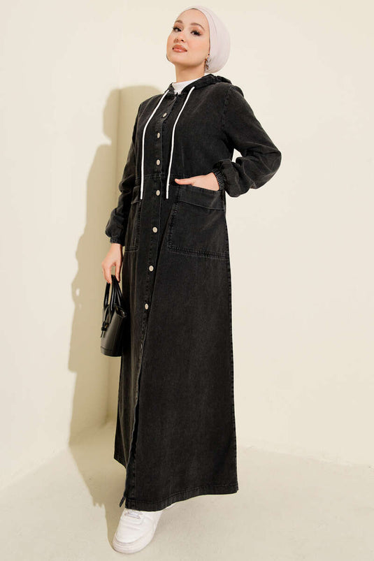 Robe en jean anthracite à capuche et boutons métalliques sur le devant