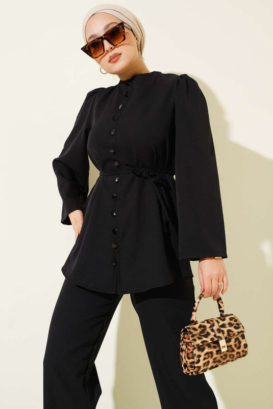 Costume deux pièces noir à ceinture et boutons Brit