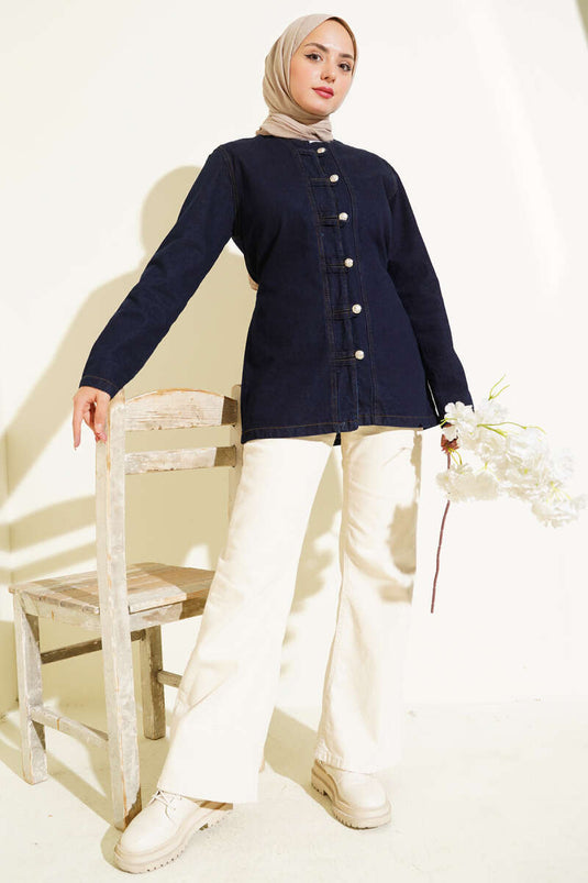 جاكيت جينز بريت بأزرار وتفاصيل باللون الأزرق الداكن