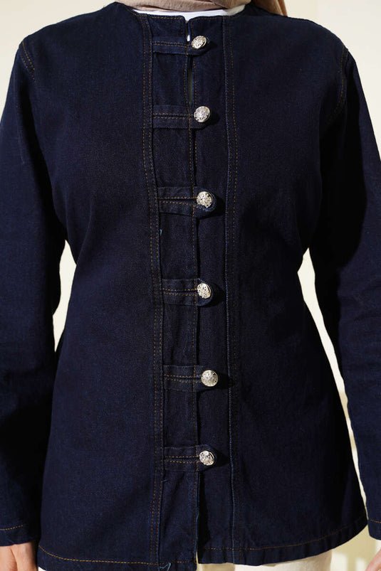 جاكيت جينز بريت بأزرار وتفاصيل باللون الأزرق الداكن