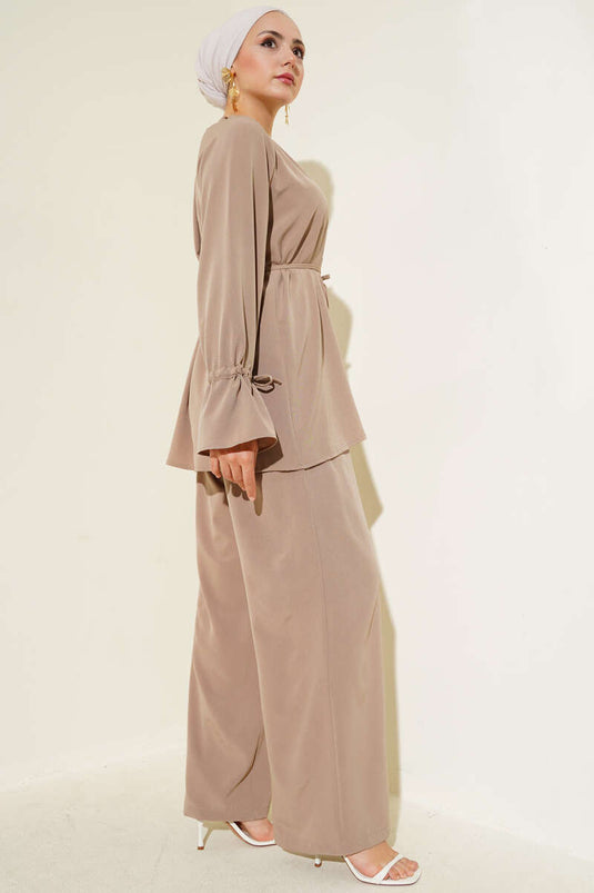 بدلة بريطانية من قطعتين بأزرار عند الكاحل من المنك