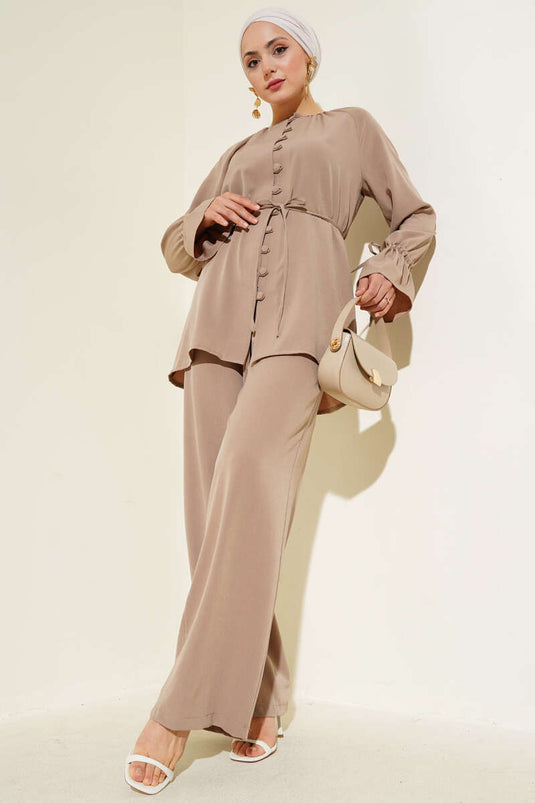 بدلة بريطانية من قطعتين بأزرار عند الكاحل من المنك