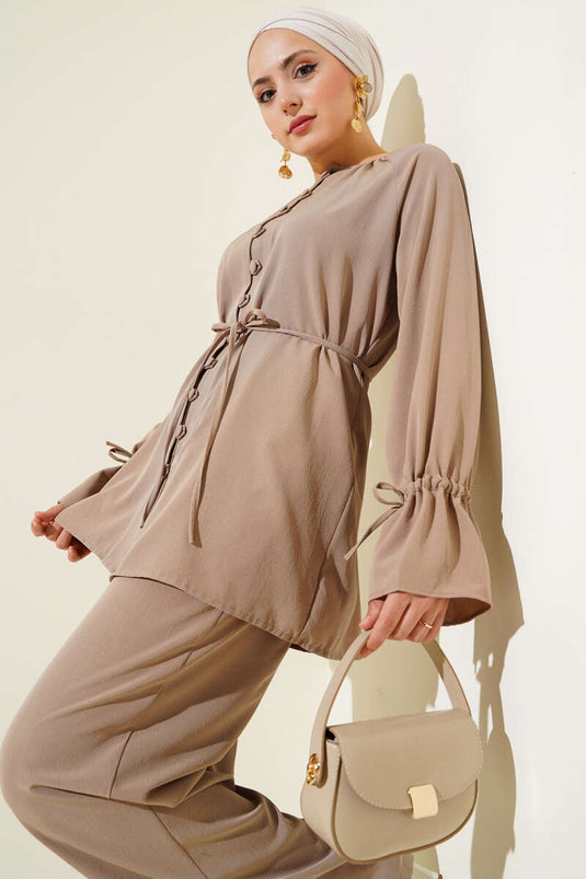 بدلة بريطانية من قطعتين بأزرار عند الكاحل من المنك