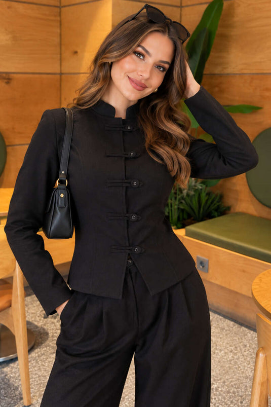 Ensemble De Costume Avec Veste Noire À Boutons
