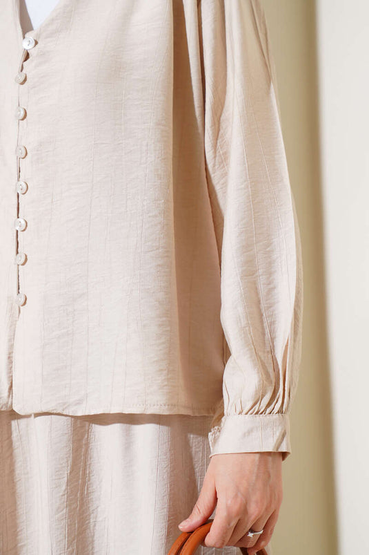 بدلة بريطانية من قطعتين بأزرار وتنورة باللون البيج