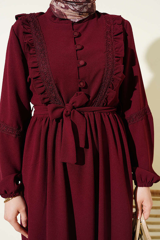 Robe Bordeaux avec Boutons Brit et Détails en Guipure