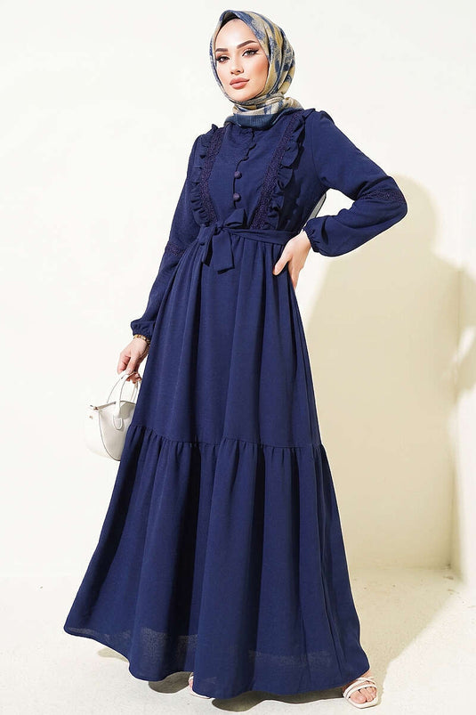 Robe bleu marine avec boutons Brit et détails en guipure