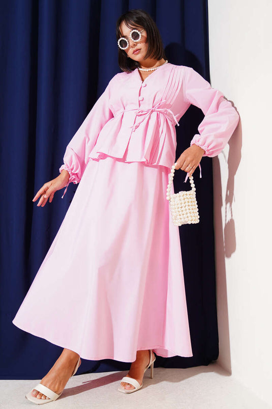 طقم تنورة مزدوجة بأزرار من بريت باللون الوردي