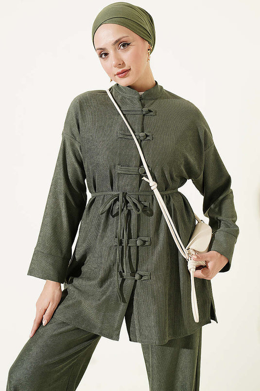 Conjunto De Dos Piezas Con Botones Y Cinta Khaki