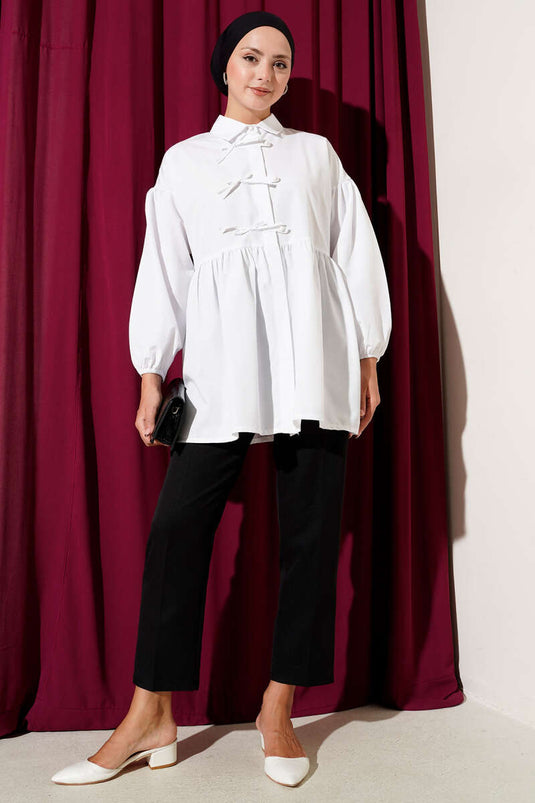 Brit Hemd mit Schleife und Knopfdetail in Weiß