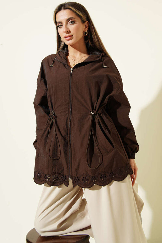 معطف ترنش بغطاء رأس بتفاصيل مطرزة بني