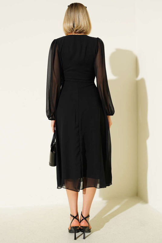 Bronş Detaylı V Yaka Elbise Siyah