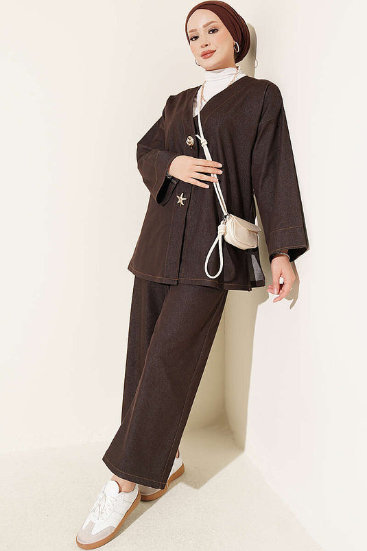 Ensemble Marron Avec Broche Et Accessoire De Veste