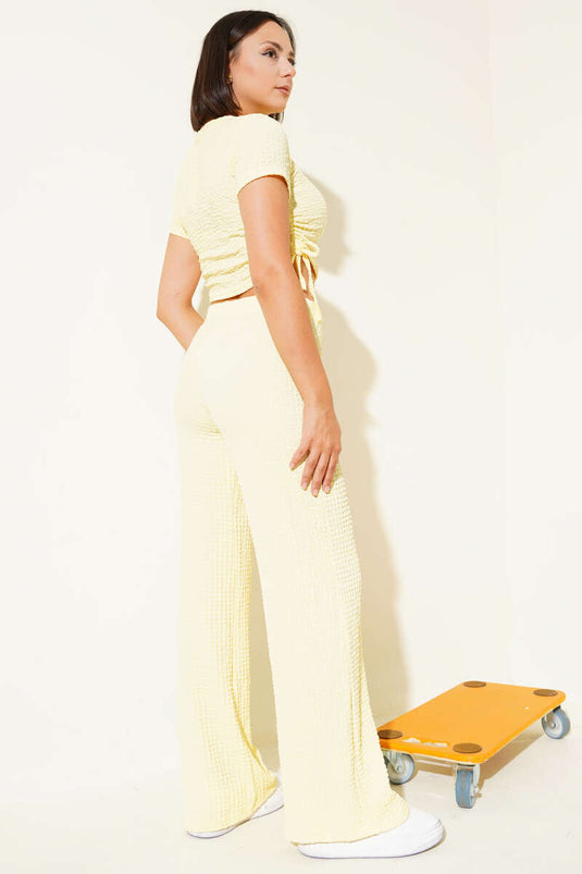 Ensemble deux pièces jaune à motif bulles et lacets latéraux