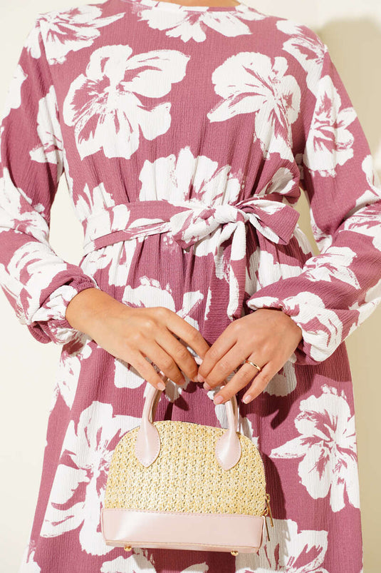 Robe ceinturée en crêpe fleuri rose poudré