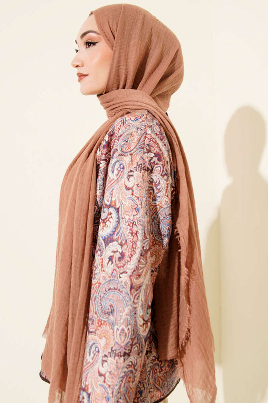 وشاح ناعم بورومجوك بلون البني المحمر