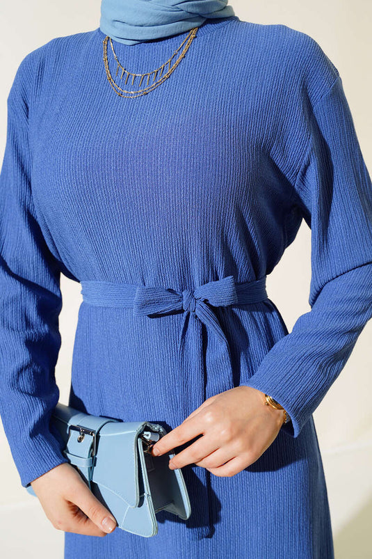 Robe longue à ceinture plissée indigo