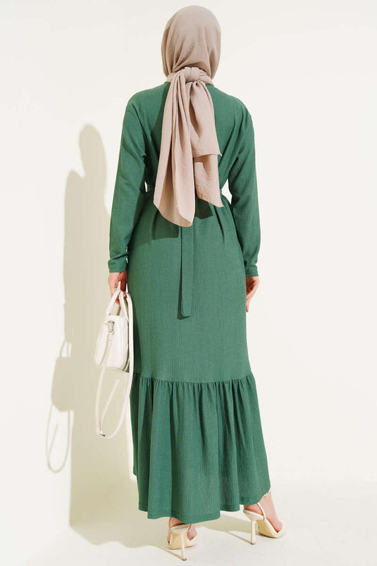 فستان متعدد الطبقات بحزام أخضر