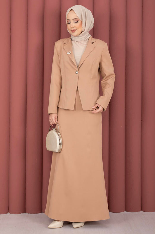 بليزر أعمال مع تنورة طقم مزدوج بلون الجمل