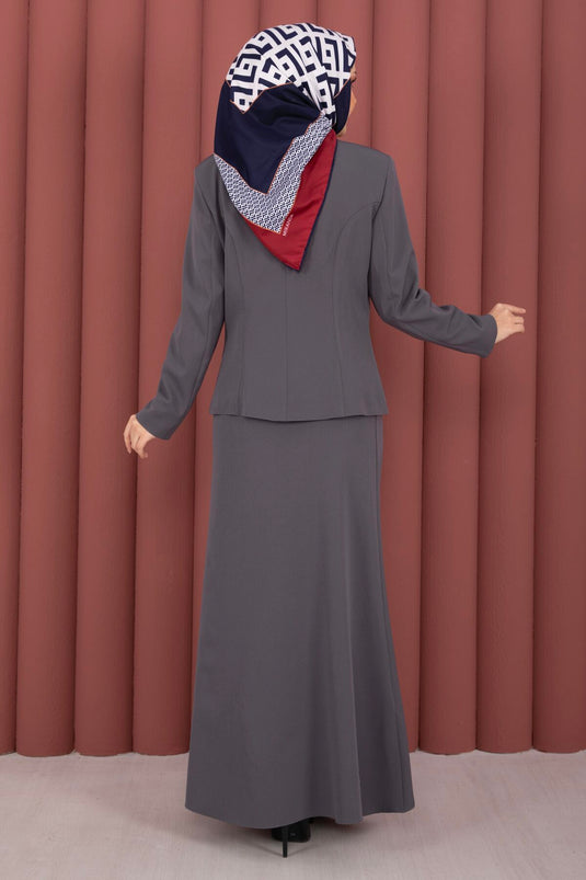 طقم بدلة عمل مكون من سترة وتنورة باللون الرمادي