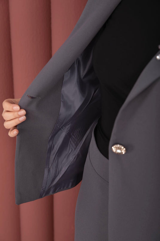 طقم بدلة عمل مكون من سترة وتنورة باللون الرمادي