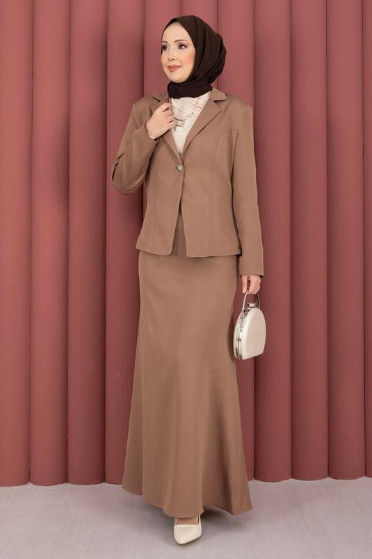 Ensemble deux pièces blazer d'affaires et jupe marron