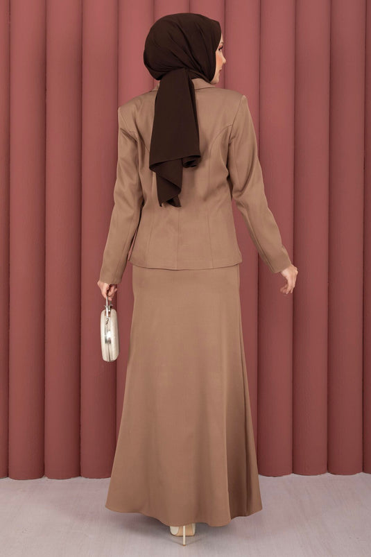 Ensemble deux pièces blazer d'affaires et jupe marron