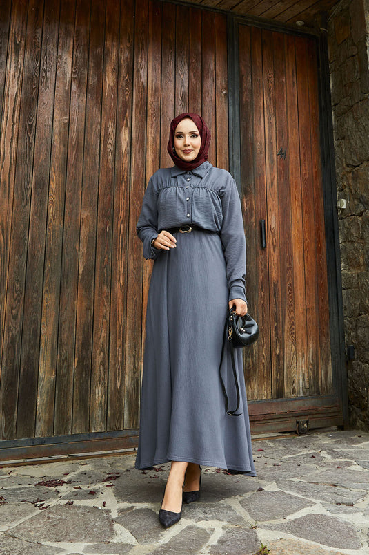 Tailleur jupe froncée et détaillée gris