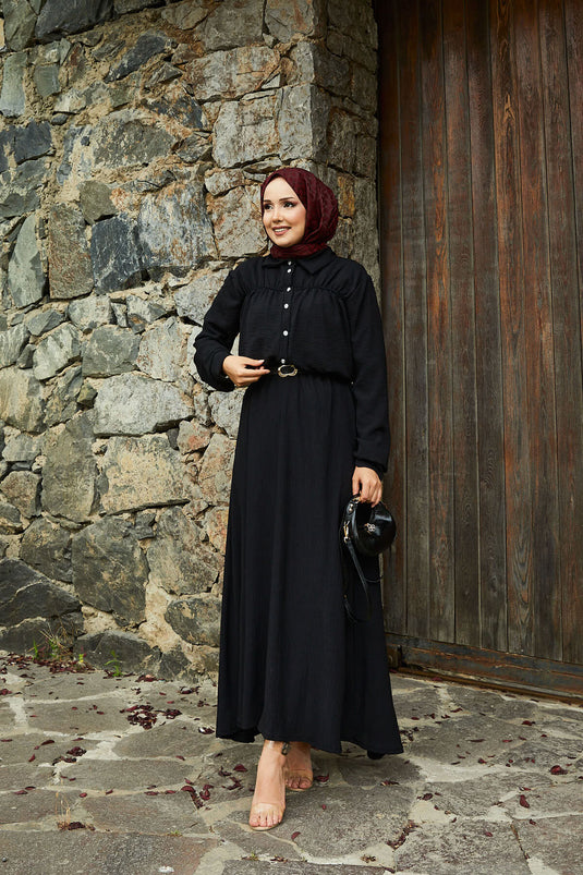 Tailleur jupe froncée et détaillée noire