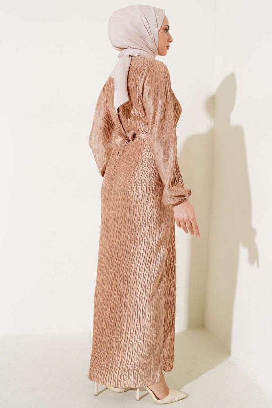 Büzgü Pliseli Kuşaklı Elbise Bej