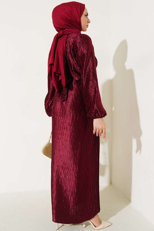 فستان مطوي بحزام باللون العنابي