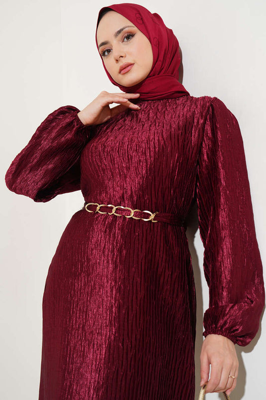 فستان مطوي بحزام باللون العنابي