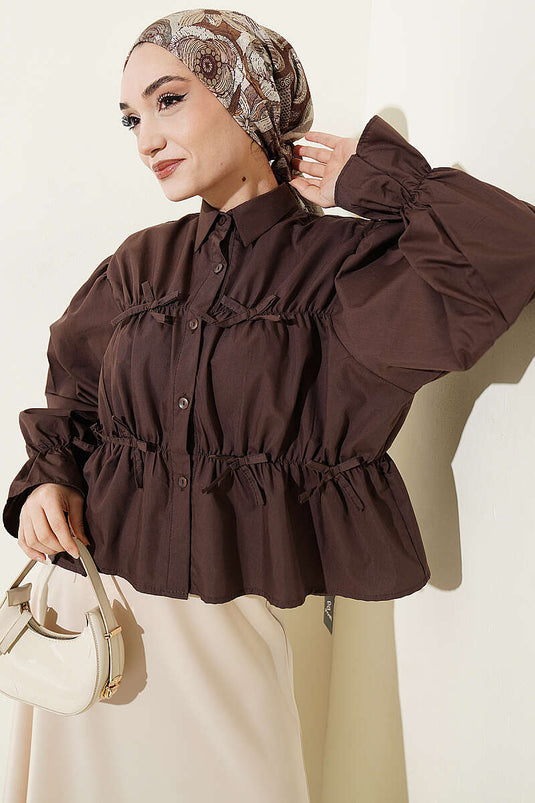 Camicia corta con fiocco e arricciatura, colore caffè