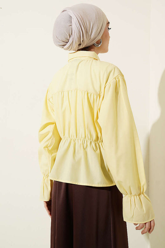 Camicia corta gialla con fiocco e arricciature