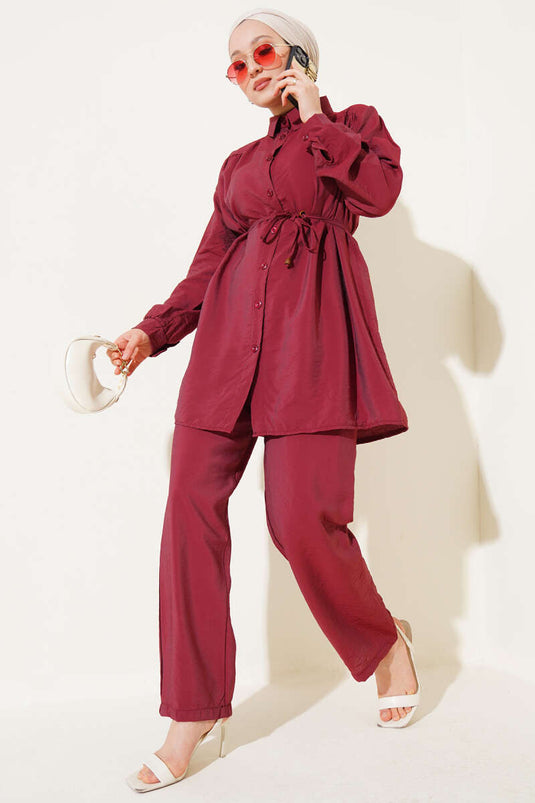 بدلة أساسية من قطعتين مع حزام برباط باللون الأحمر الداكن