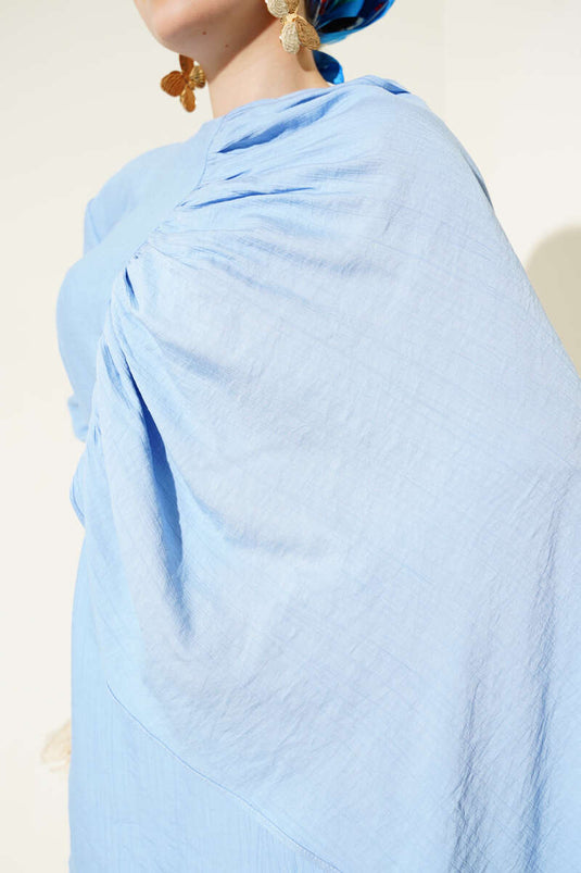 بدلة مكونة من قطعتين بغطاء للرأس وكتف مجمعة باللون الأزرق