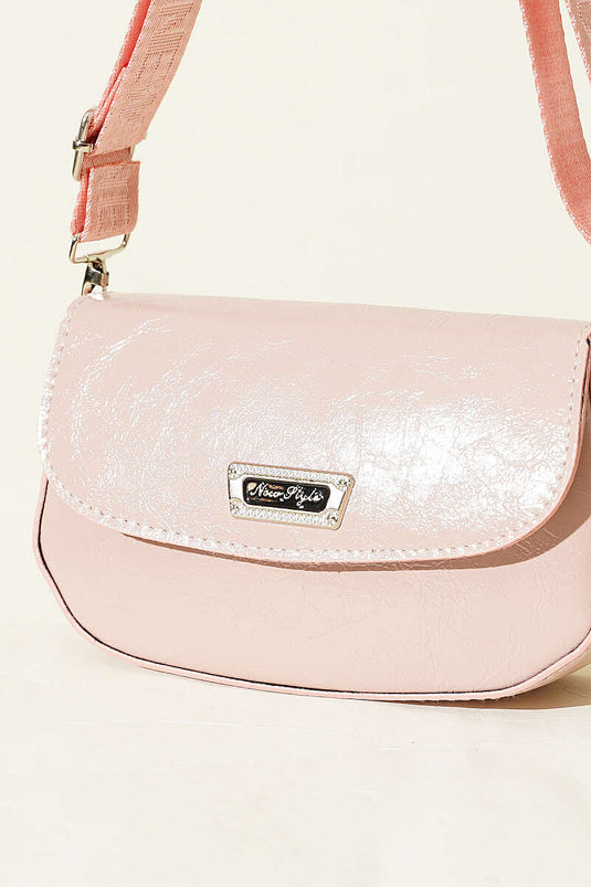 Sac en cuir verni à bandoulière croisée couleur poudre