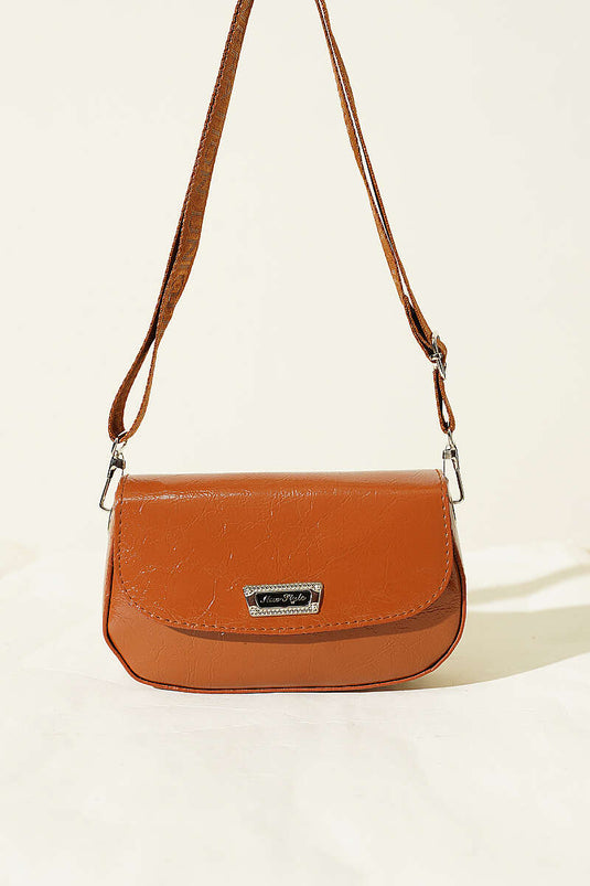Sac en cuir verni à bandoulière croisée couleur tabac