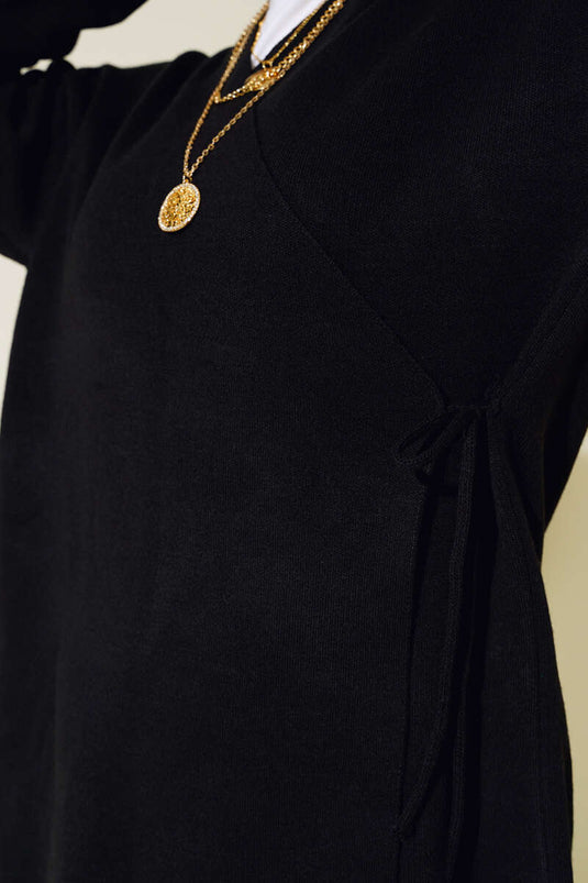 طقم محبوك مع ربط متقاطع باللون الأسود