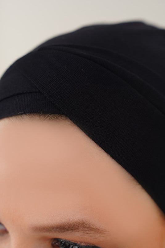 Cross-Banded Black Bonnet