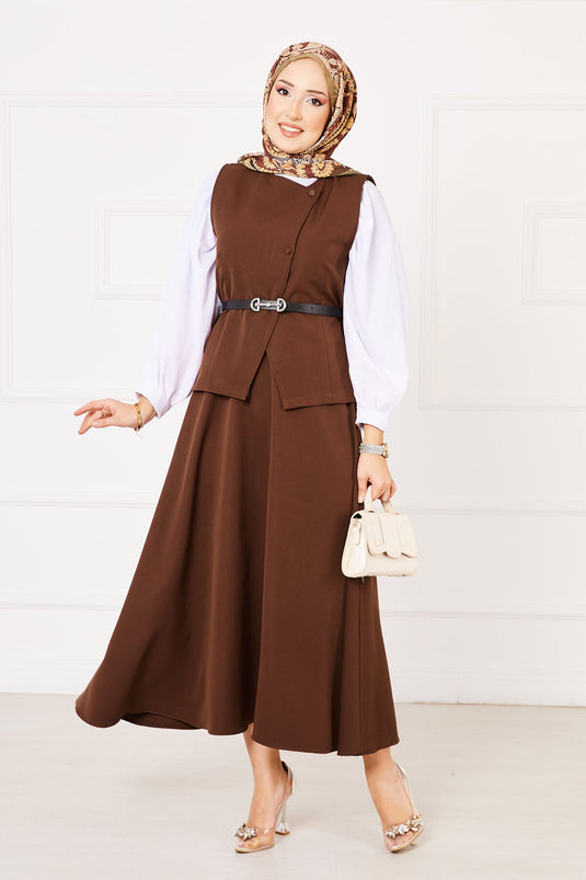 بدلة حجاب مزدوجة ذات أزرار متقاطعة باللون البني