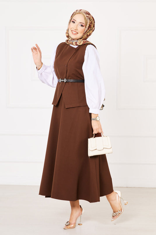 بدلة حجاب مزدوجة ذات أزرار متقاطعة باللون البني