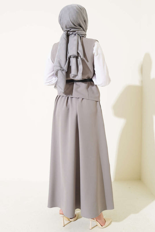 Costume deux pièces à jupe et ceinture à boutons croisés gris